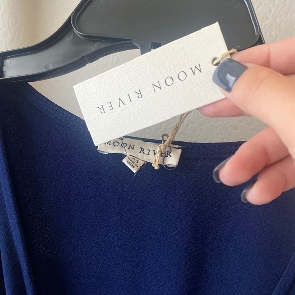 NWT - Moon River Size XS long dress, plunge v neck, with waist tie - Picture 5 of 6